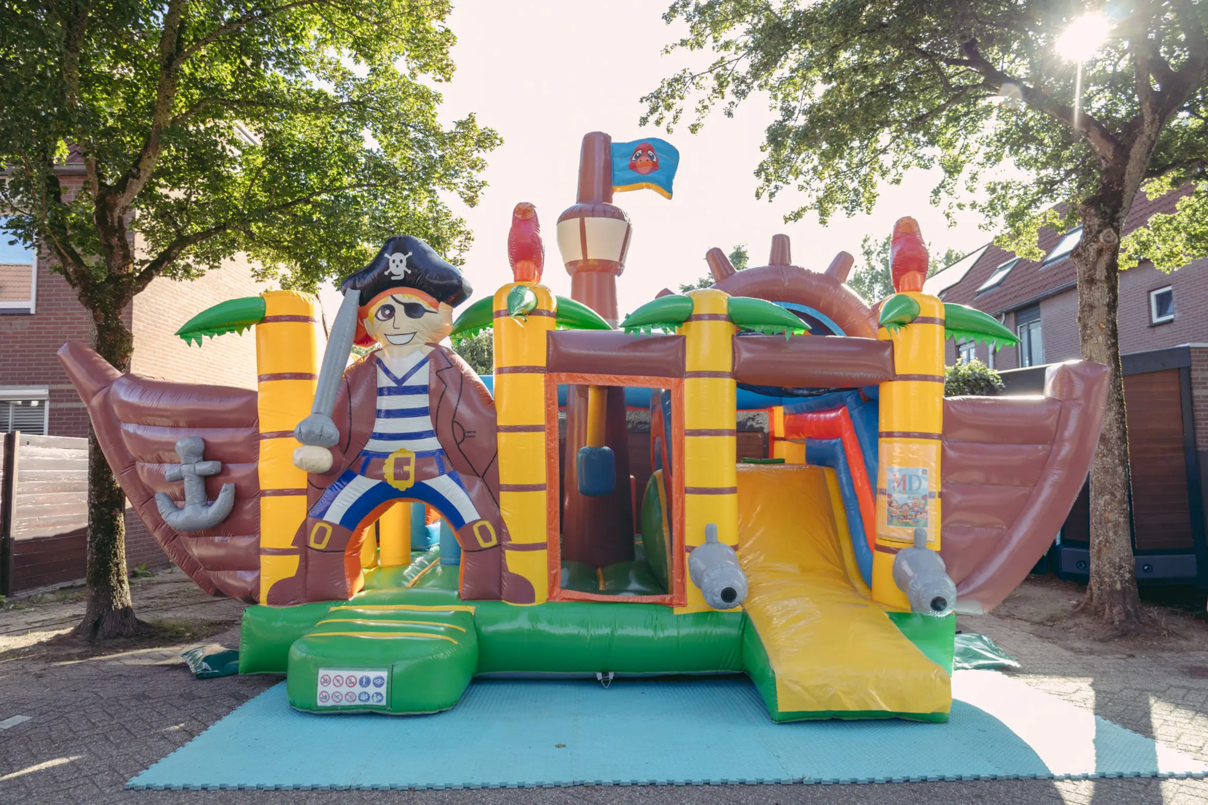 Springkussen Piratenschip huren in Purmerend bij MD Springkussens