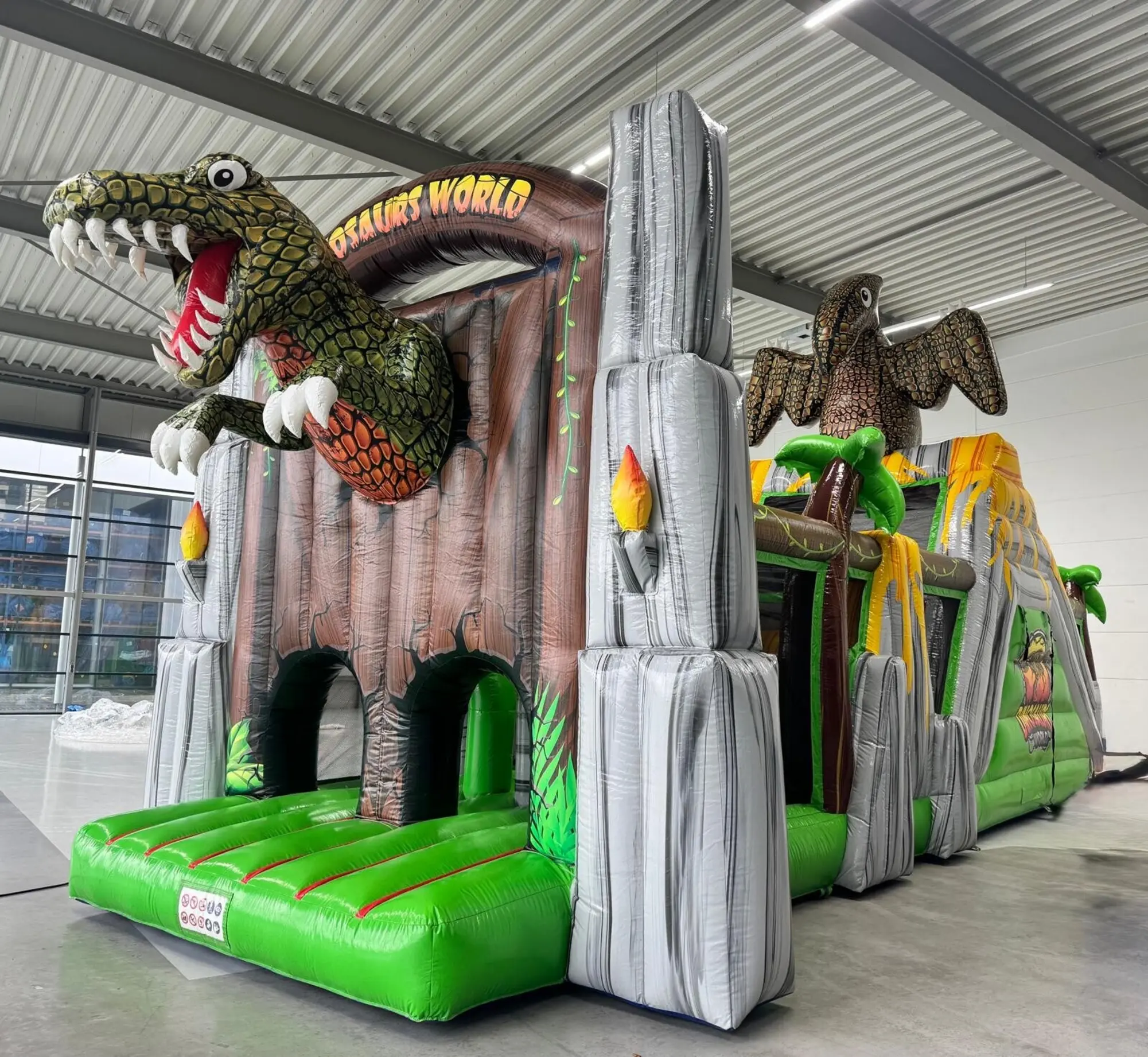 Stormbaan Dino huren in Purmerend bij MD Springkussens